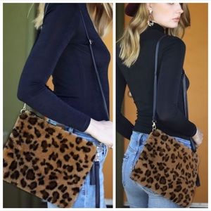 🤩😍 JUST IN🤩🤩 Faux Fur Leopard Clutch Bag